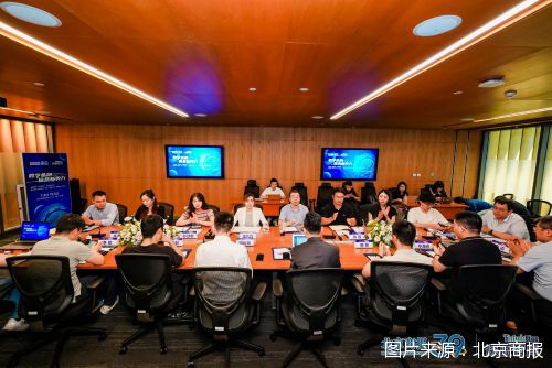 打通数字金融“最后一公里”——深蓝媒体智库沙龙建言金融信息服务与实体经济协同路径